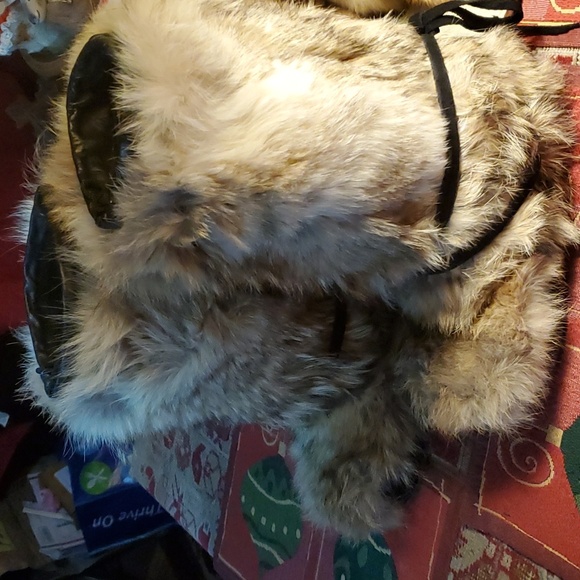 Inuit Authentic Wolf Fur Boots - Picture 4 of 16